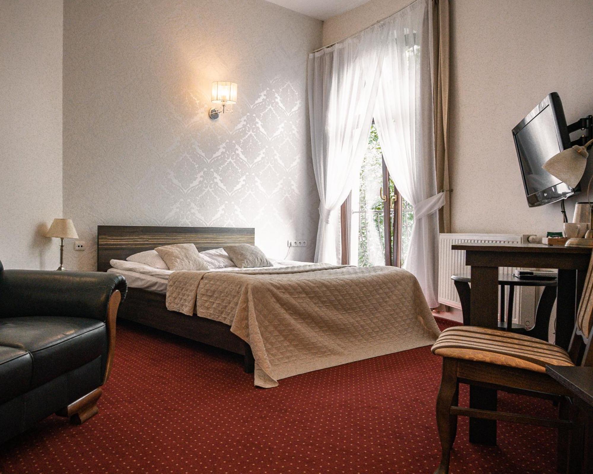 Hotel Korona リブニク エクステリア 写真
